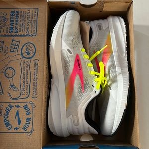 brooks launch 9 brand new sneakers